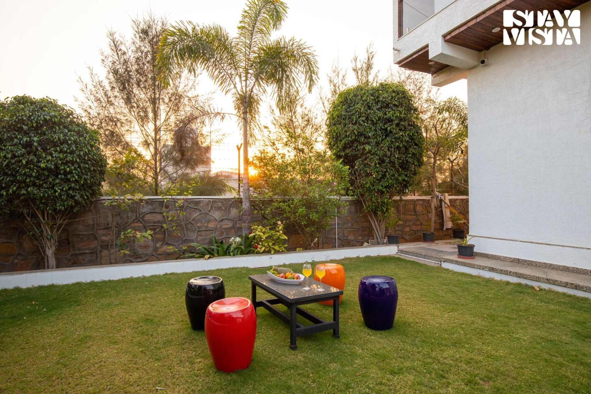 Stayvista'S Bella Dream - Mountain-View With Outdoor Pool, Lawn Featuring A Gazebo & Indoor Games Udaipur Exterior foto